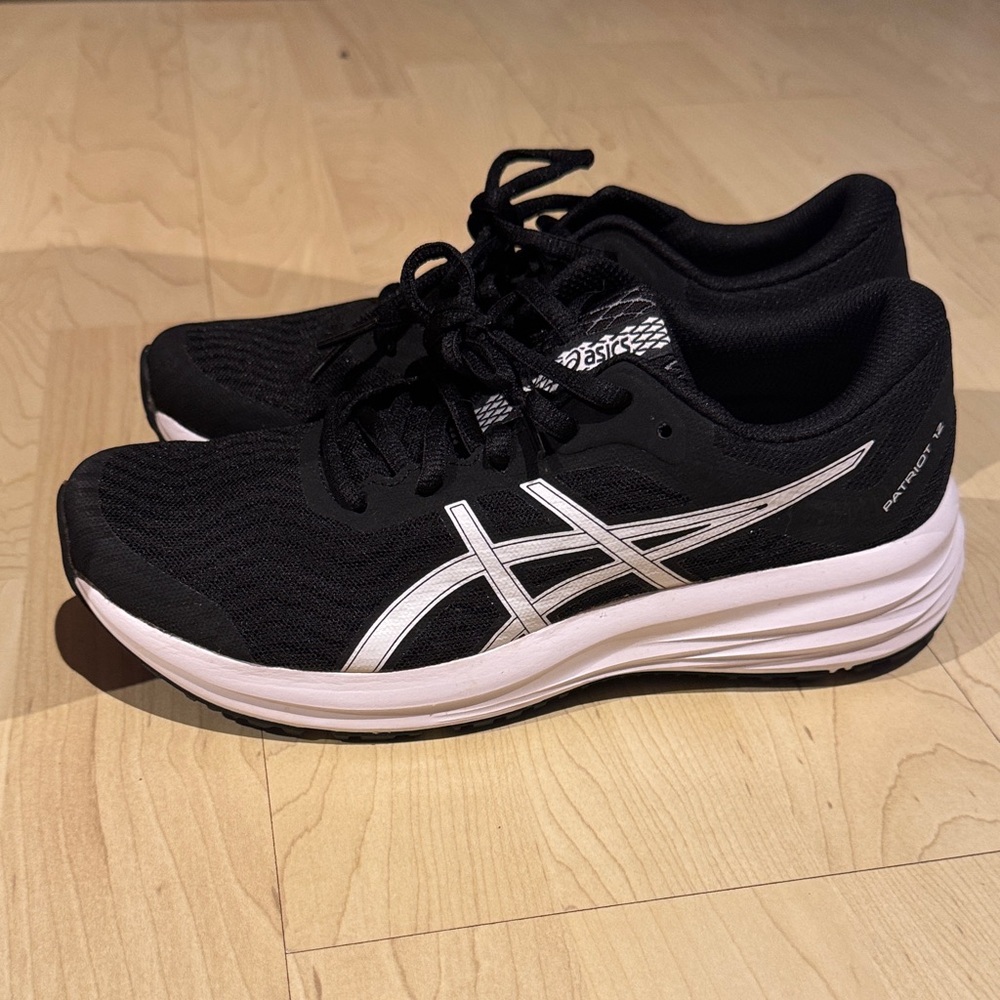 Black and White Athletic Sneakers - Picture 2 of 3
